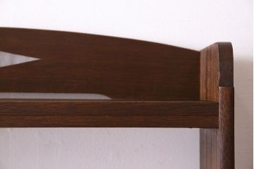 レトロ家具　昭和レトロ　透かし彫り　古い木製の縦型アンティーク本棚(2)