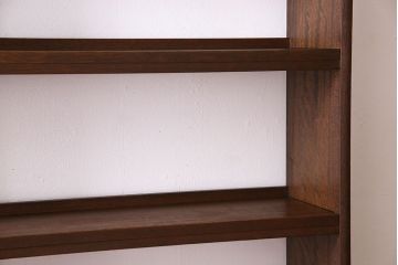 レトロ家具　昭和レトロ　透かし彫り　古い木製の縦型アンティーク本棚(2)