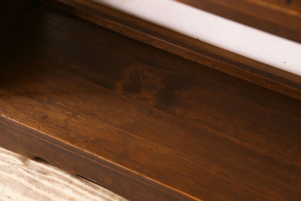 レトロ家具　昭和レトロ　透かし彫り　古い木製の縦型アンティーク本棚(2)