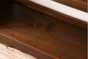 レトロ家具　昭和レトロ　透かし彫り　古い木製の縦型アンティーク本棚(2)