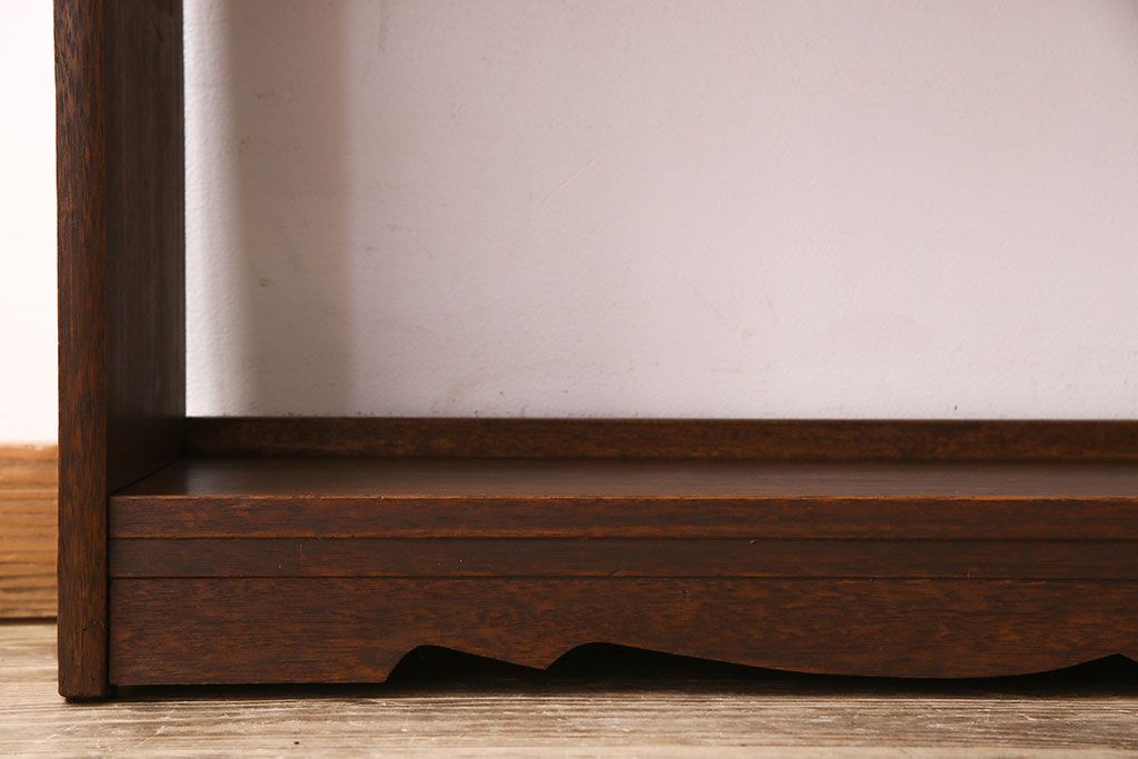 レトロ家具　昭和レトロ　透かし彫り　古い木製の縦型アンティーク本棚(2)