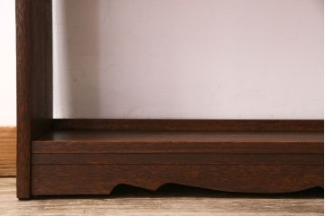 レトロ家具　昭和レトロ　透かし彫り　古い木製の縦型アンティーク本棚(2)