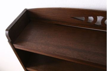 レトロ家具　昭和レトロ　透かし彫り　古い木製の縦型アンティーク本棚(3)