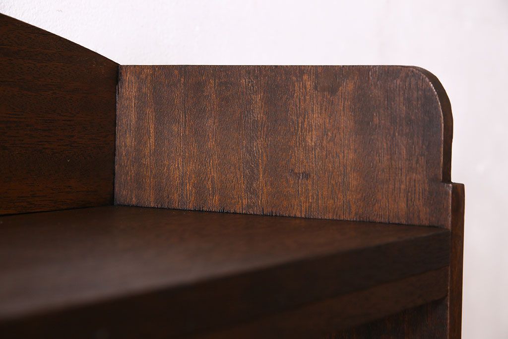 レトロ家具　昭和レトロ　透かし彫り　古い木製の縦型アンティーク本棚(3)