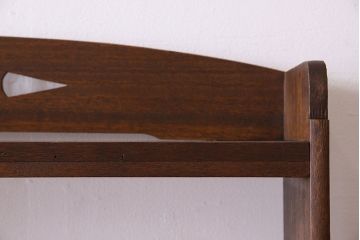 レトロ家具　昭和レトロ　透かし彫り　古い木製の縦型アンティーク本棚(3)