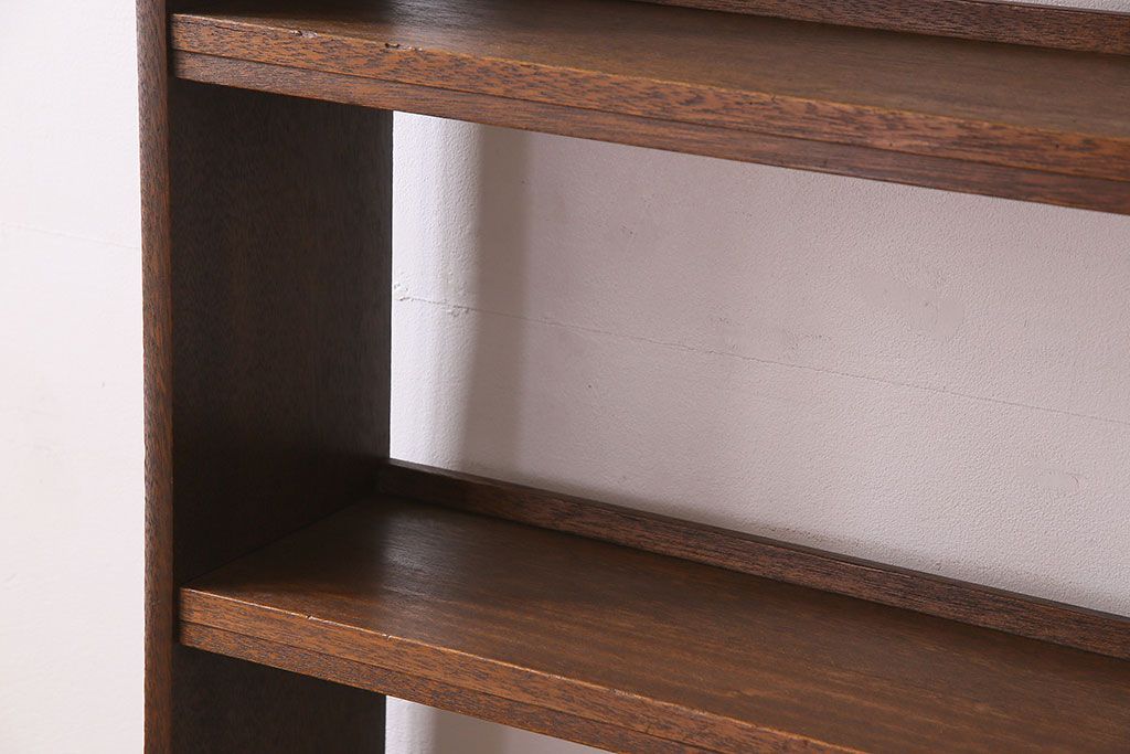 レトロ家具　昭和レトロ　透かし彫り　古い木製の縦型アンティーク本棚(3)