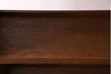 レトロ家具　昭和レトロ　透かし彫り　古い木製の縦型アンティーク本棚(3)