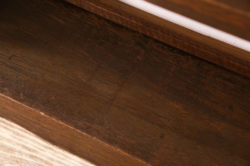 レトロ家具　昭和レトロ　透かし彫り　古い木製の縦型アンティーク本棚(3)