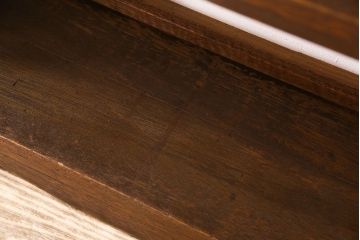 レトロ家具　昭和レトロ　透かし彫り　古い木製の縦型アンティーク本棚(3)