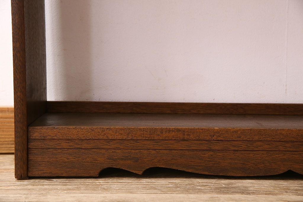 レトロ家具　昭和レトロ　透かし彫り　古い木製の縦型アンティーク本棚(3)