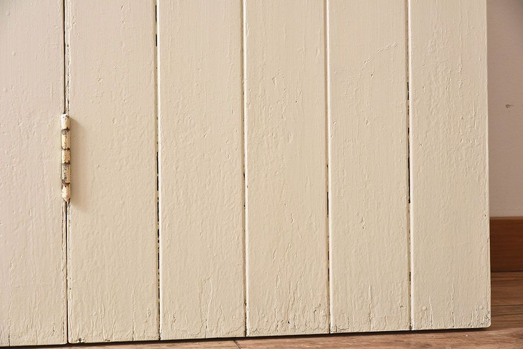 日本製　アンティーク　ペイント家具　ガラス入りの折り戸