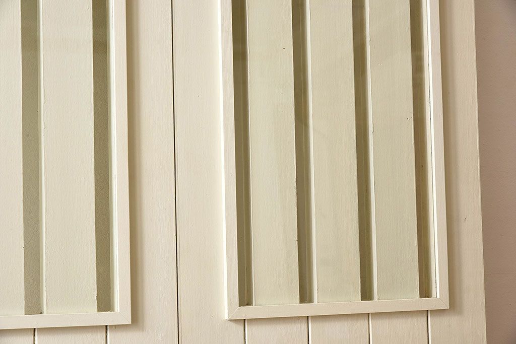 日本製　アンティーク　ペイント家具　ガラス入りの折り戸