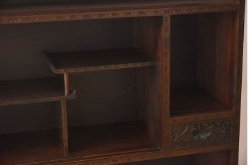 アンティーク家具　高級品　伝統工芸軽井沢彫り　総彫仕上げ　茶箪笥