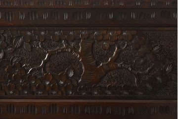 アンティーク家具　高級品　伝統工芸軽井沢彫り　総彫仕上げ　茶箪笥