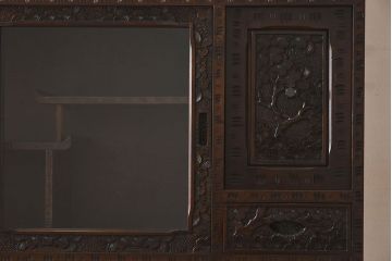 アンティーク家具　高級品　伝統工芸軽井沢彫り　総彫仕上げ　茶箪笥