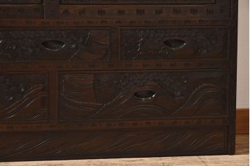 アンティーク家具　高級品　伝統工芸軽井沢彫り　総彫仕上げ　茶箪笥