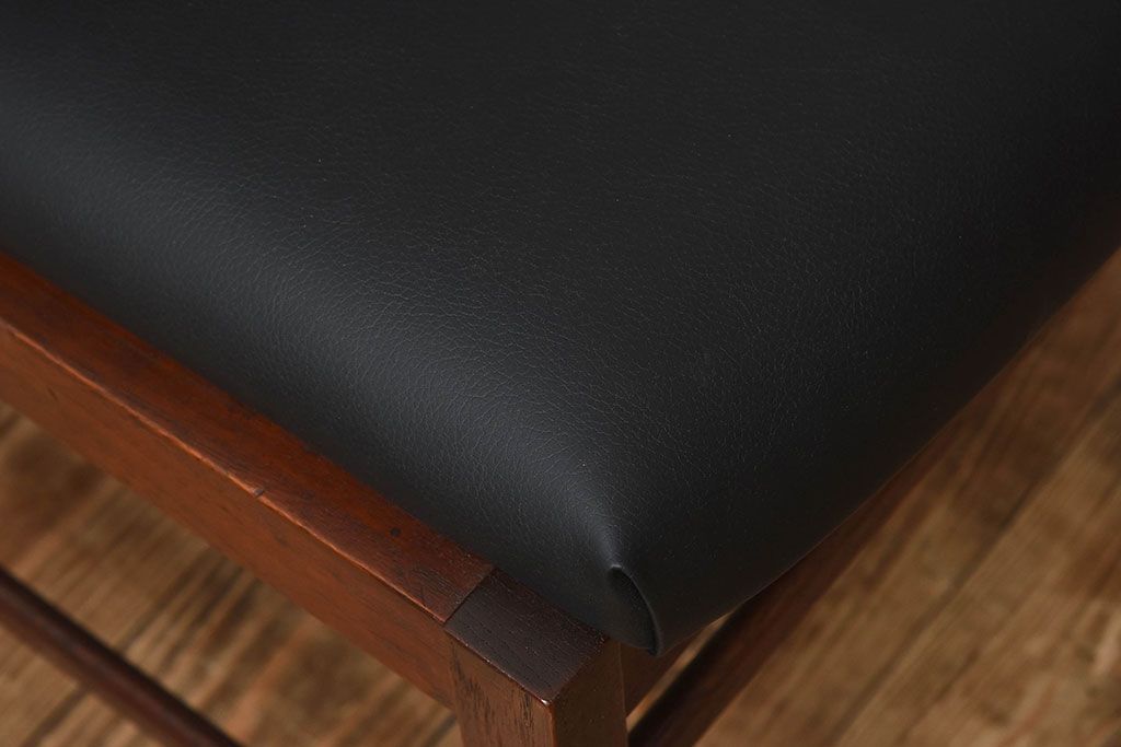 北欧家具　チーク材のクッションチェア(1)