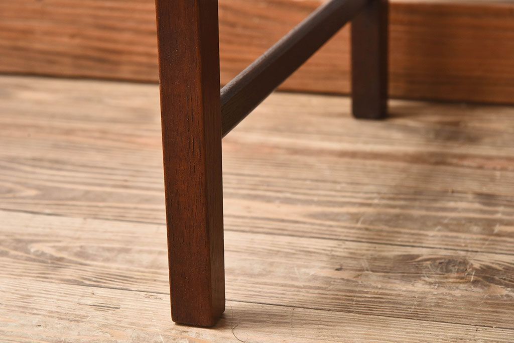 北欧家具　チーク材のクッションチェア(1)