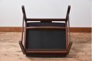 北欧家具　チーク材のクッションチェア(1)