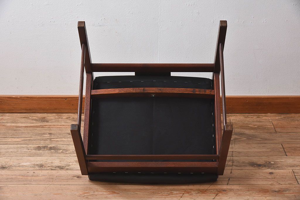 北欧家具　チーク材のクッションチェア(2)