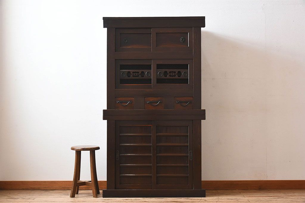 アンティーク家具　古民具・骨董　京都産　透かし彫り　上品な重ね三尺水屋箪笥(食器棚、収納棚)