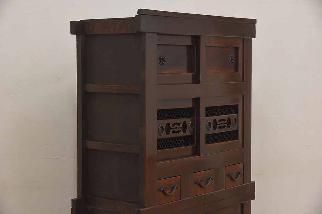 アンティーク家具　古民具・骨董　京都産　透かし彫り　上品な重ね三尺水屋箪笥(食器棚、収納棚)