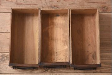 アンティーク家具　古民具・骨董　京都産　透かし彫り　上品な重ね三尺水屋箪笥(食器棚、収納棚)