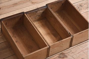 アンティーク家具　古民具・骨董　京都産　透かし彫り　上品な重ね三尺水屋箪笥(食器棚、収納棚)