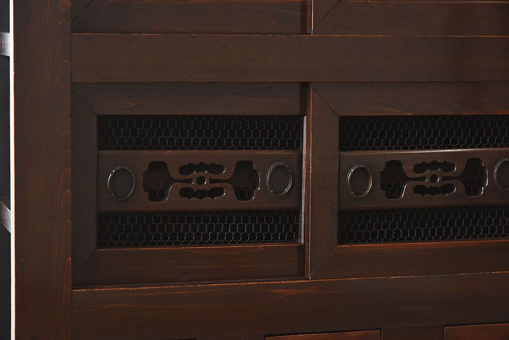 アンティーク家具　古民具・骨董　京都産　透かし彫り　上品な重ね三尺水屋箪笥(食器棚、収納棚)