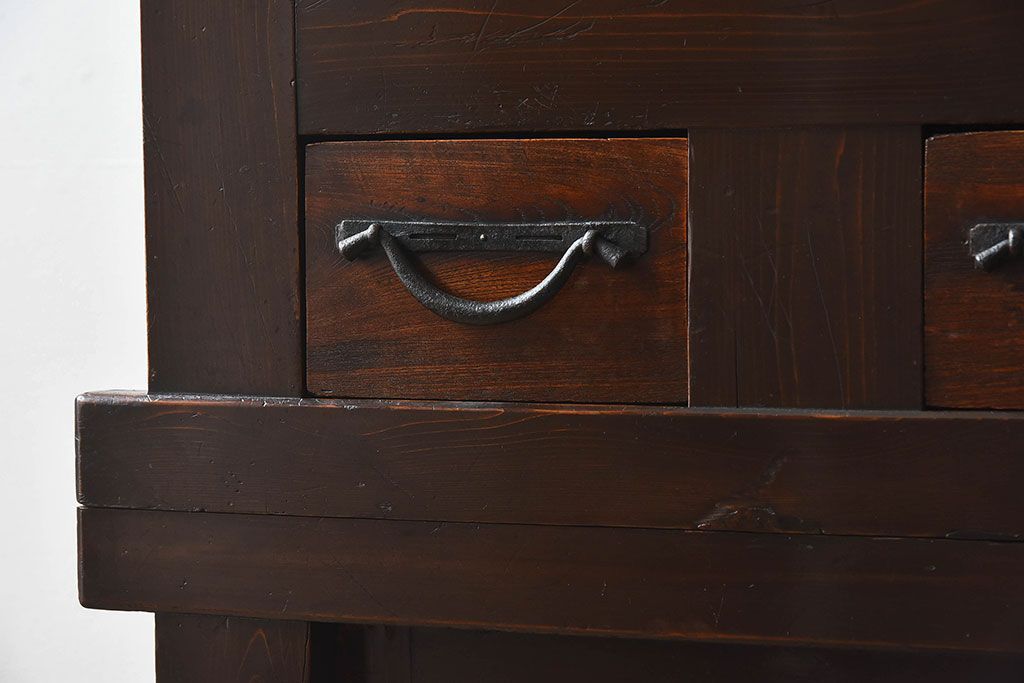 アンティーク家具　古民具・骨董　京都産　透かし彫り　上品な重ね三尺水屋箪笥(食器棚、収納棚)