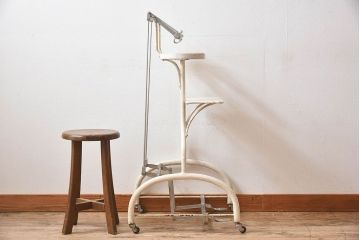 アンティーク雑貨　昭和レトロ　オリジナルペイント　シャビーな魅力たっぷりのアンティークキャスターワゴン