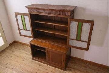 アンティーク家具　大正ロマン　高級品　色ガラス入り食器棚(収納棚、キャビネット)