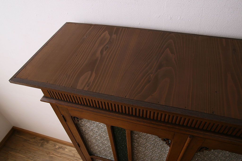 アンティーク家具　大正ロマン　高級品　色ガラス入り食器棚(収納棚、キャビネット)