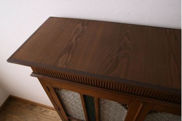 アンティーク家具　大正ロマン　高級品　色ガラス入り食器棚(収納棚、キャビネット)