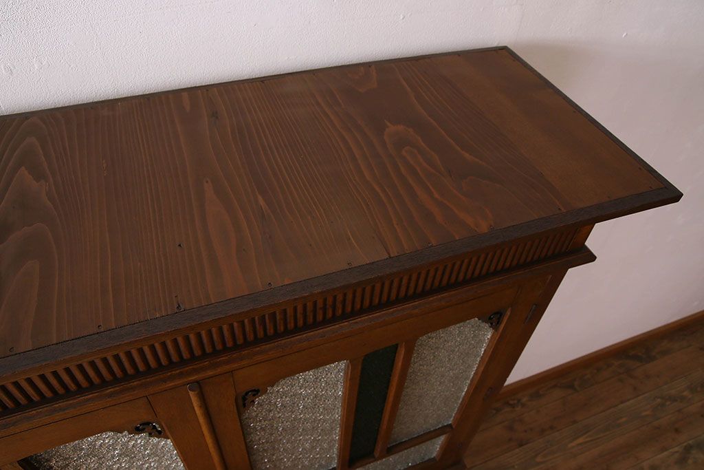 アンティーク家具　大正ロマン　高級品　色ガラス入り食器棚(収納棚、キャビネット)