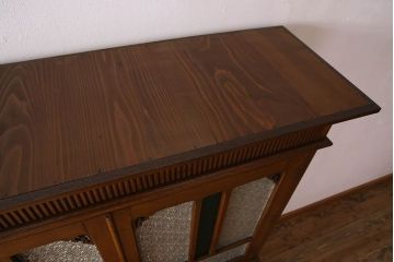 アンティーク家具　大正ロマン　高級品　色ガラス入り食器棚(収納棚、キャビネット)