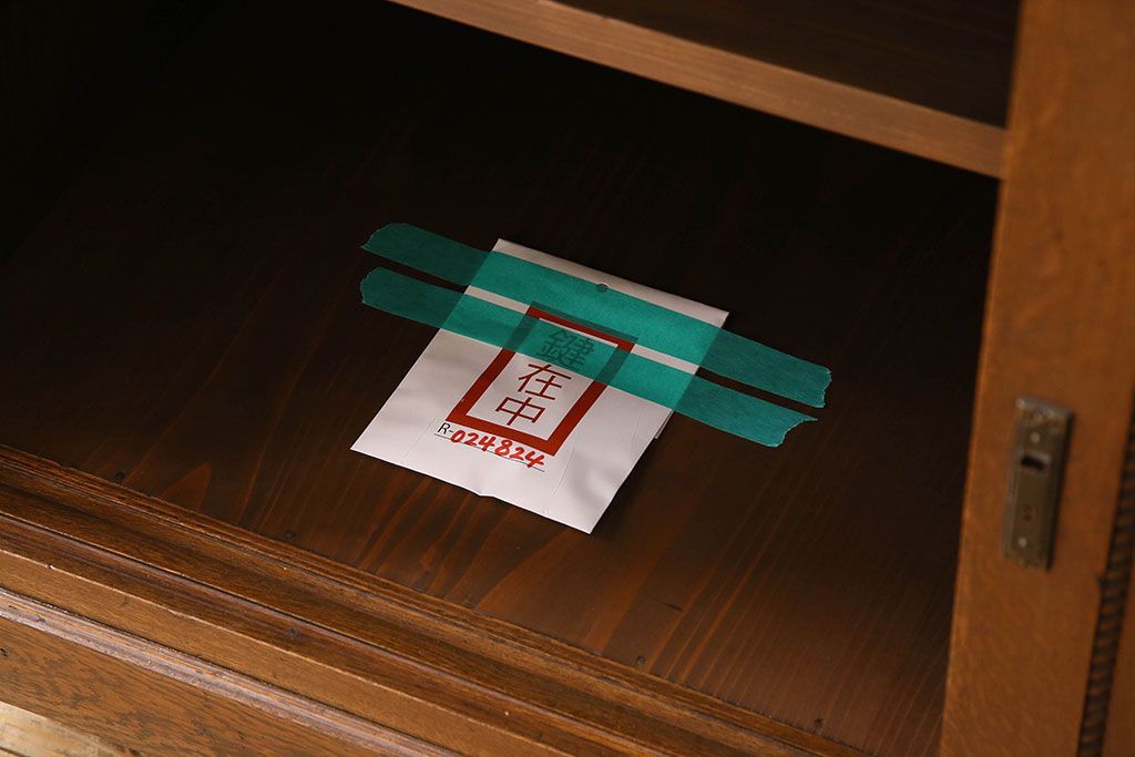 アンティーク家具　大正ロマン　高級品　色ガラス入り食器棚(収納棚、キャビネット)