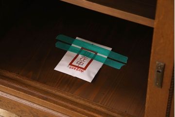 アンティーク家具　大正ロマン　高級品　色ガラス入り食器棚(収納棚、キャビネット)