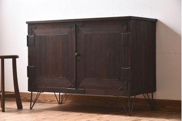 アンティーク家具　和製アンティーク　ヒノキ材天板　鉄脚収納棚