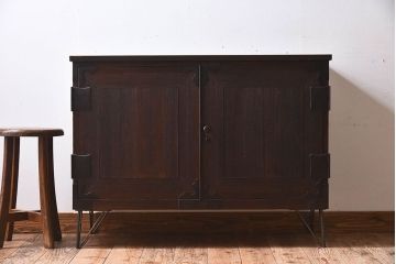 アンティーク家具　和製アンティーク　ヒノキ材天板　鉄脚収納棚