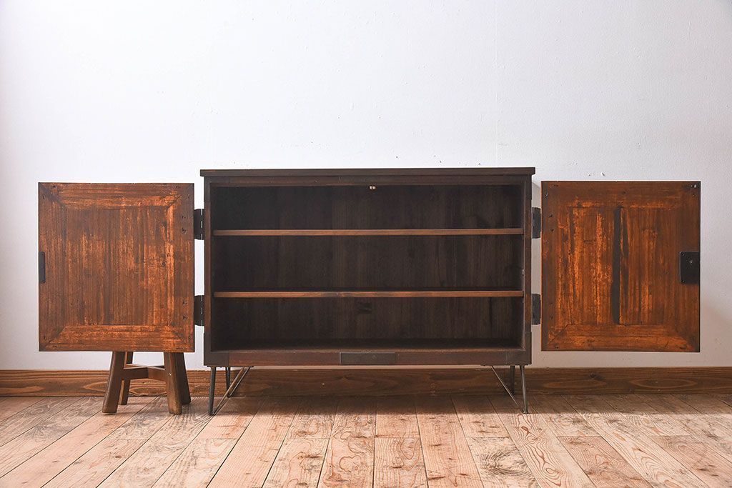 アンティーク家具　和製アンティーク　ヒノキ材天板　鉄脚収納棚