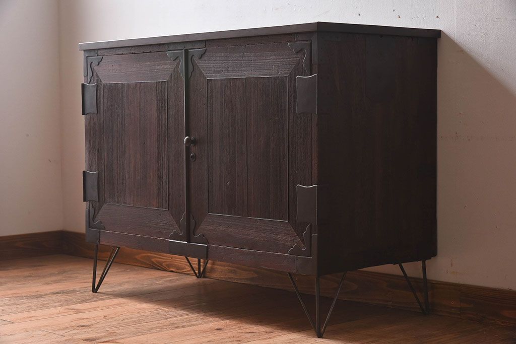 アンティーク家具　和製アンティーク　ヒノキ材天板　鉄脚収納棚