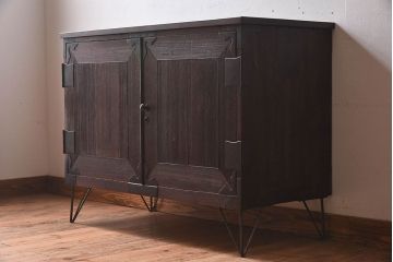 アンティーク家具　和製アンティーク　ヒノキ材天板　鉄脚収納棚