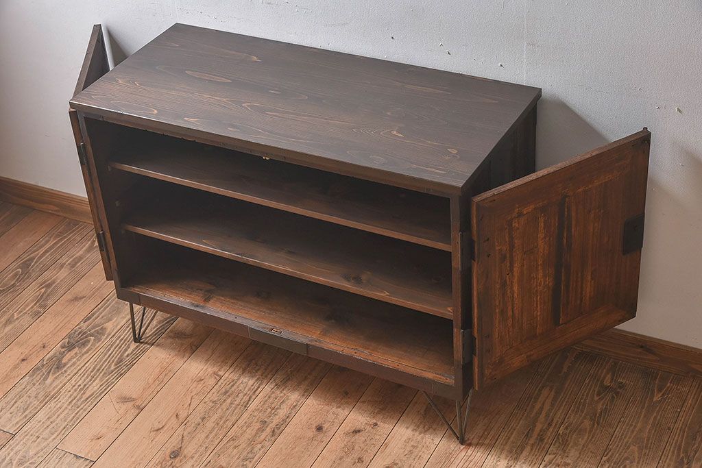 アンティーク家具　和製アンティーク　ヒノキ材天板　鉄脚収納棚
