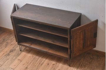 アンティーク家具　和製アンティーク　ヒノキ材天板　鉄脚収納棚