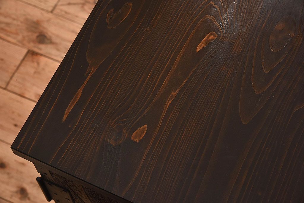 アンティーク家具　和製アンティーク　ヒノキ材天板　鉄脚収納棚