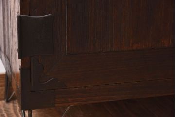 アンティーク家具　和製アンティーク　ヒノキ材天板　鉄脚収納棚