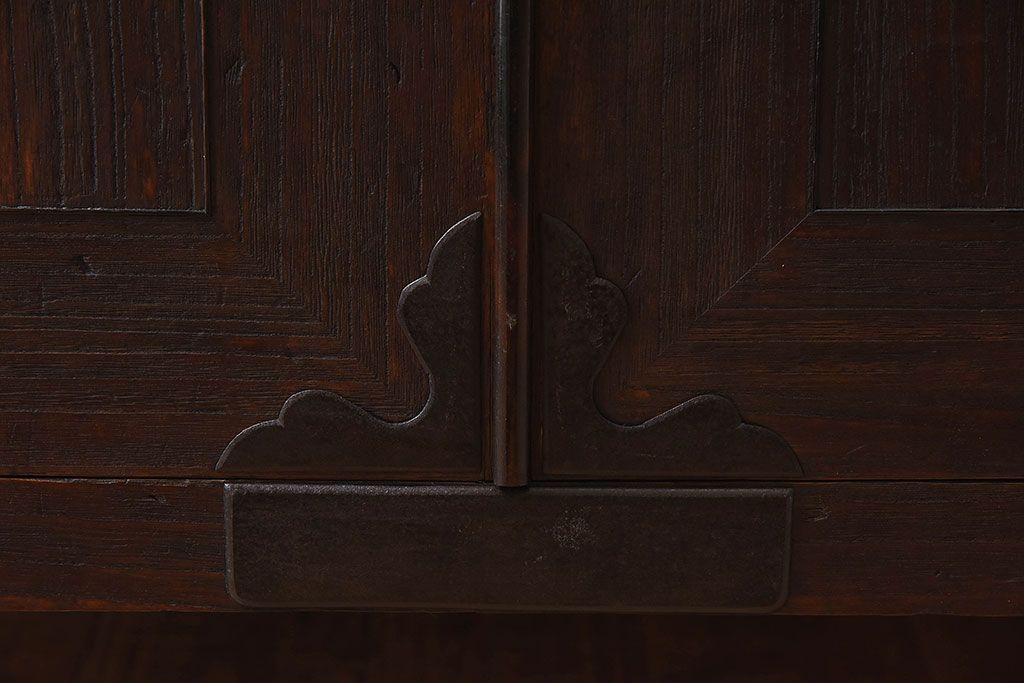 アンティーク家具　和製アンティーク　ヒノキ材天板　鉄脚収納棚