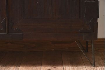 アンティーク家具　和製アンティーク　ヒノキ材天板　鉄脚収納棚