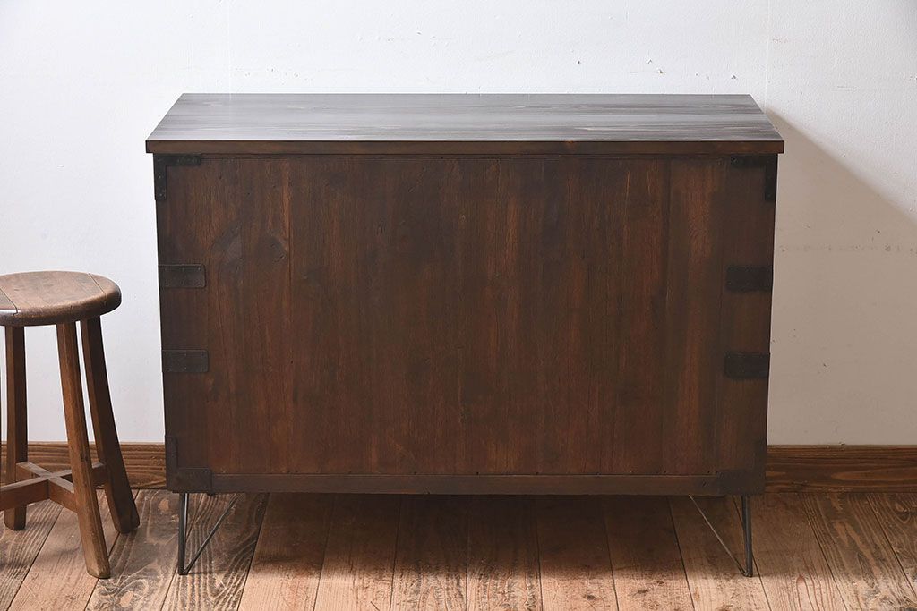 アンティーク家具　和製アンティーク　ヒノキ材天板　鉄脚収納棚